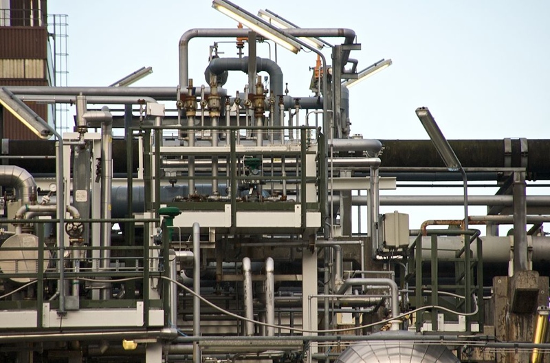 1024px-industrial_piping