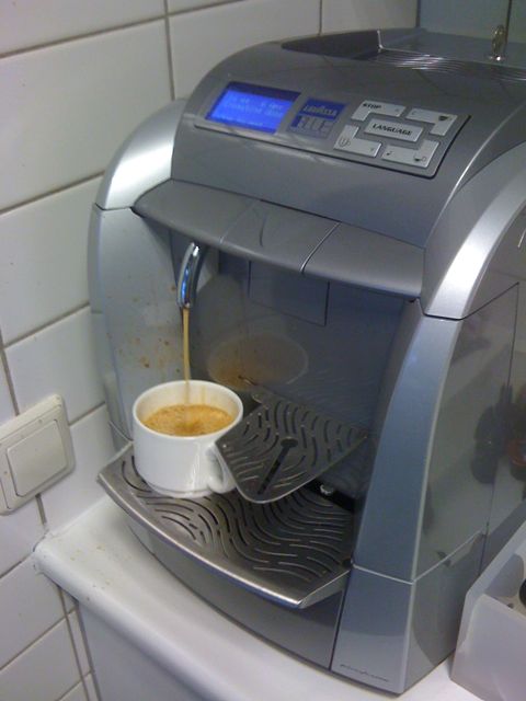2010-SPAREU-1-Chris-Arjen-coffee-machine