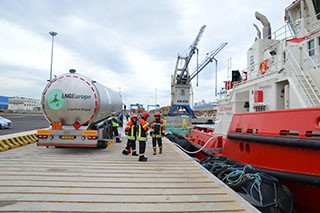 LNG bunkering in Rome in 2014. LNGEurope photo.