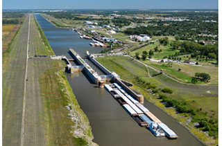 Mississippi River Locks &amp; Dam 27. USACE photo.