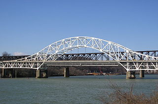 A missing barge workeru2019s body was discovered beneath the Speers Bridge. Creative Commons photo/Pghpenna23.