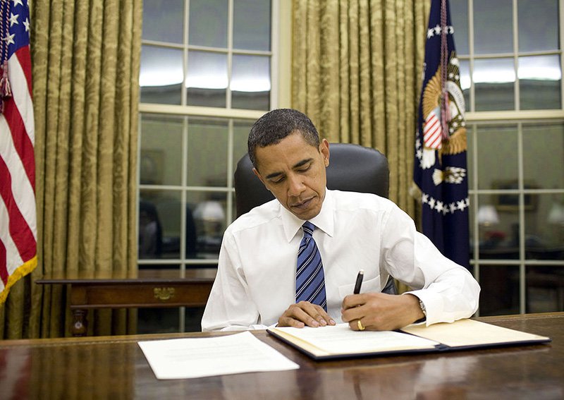 Obama signature oval office WhiteHouse