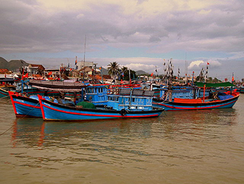 2016 0502 NhaTrang FishingBoats Vietnam CC Calflier001