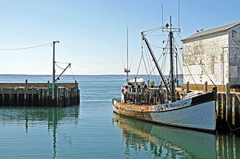A scallop dragger. A new Maine bill would require scallop boats to be owner operated. Creative Commons photo by Dennis Jarvis.