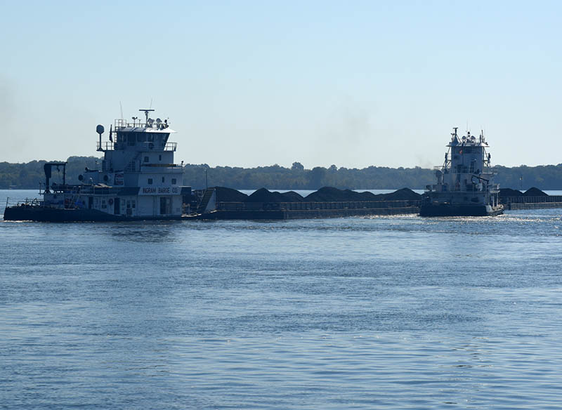 coal_barges_cumberland_river_usace