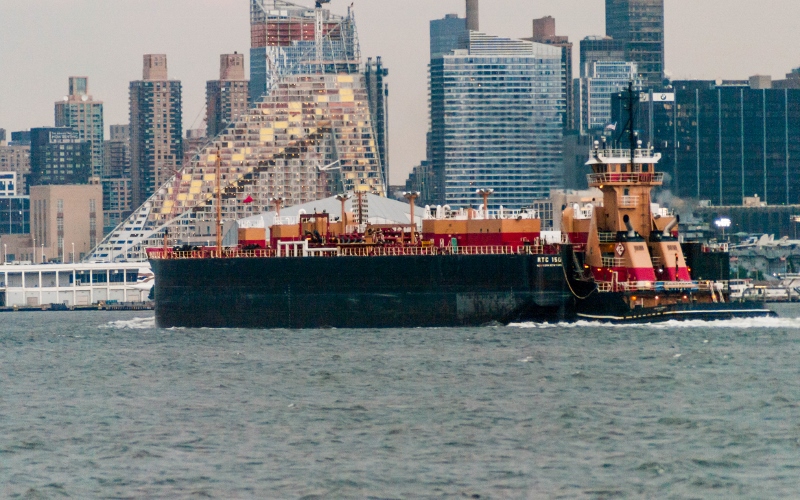 reinauer-atb-hudson-bill-benzon-creative-commons-july-26-2015-800x500