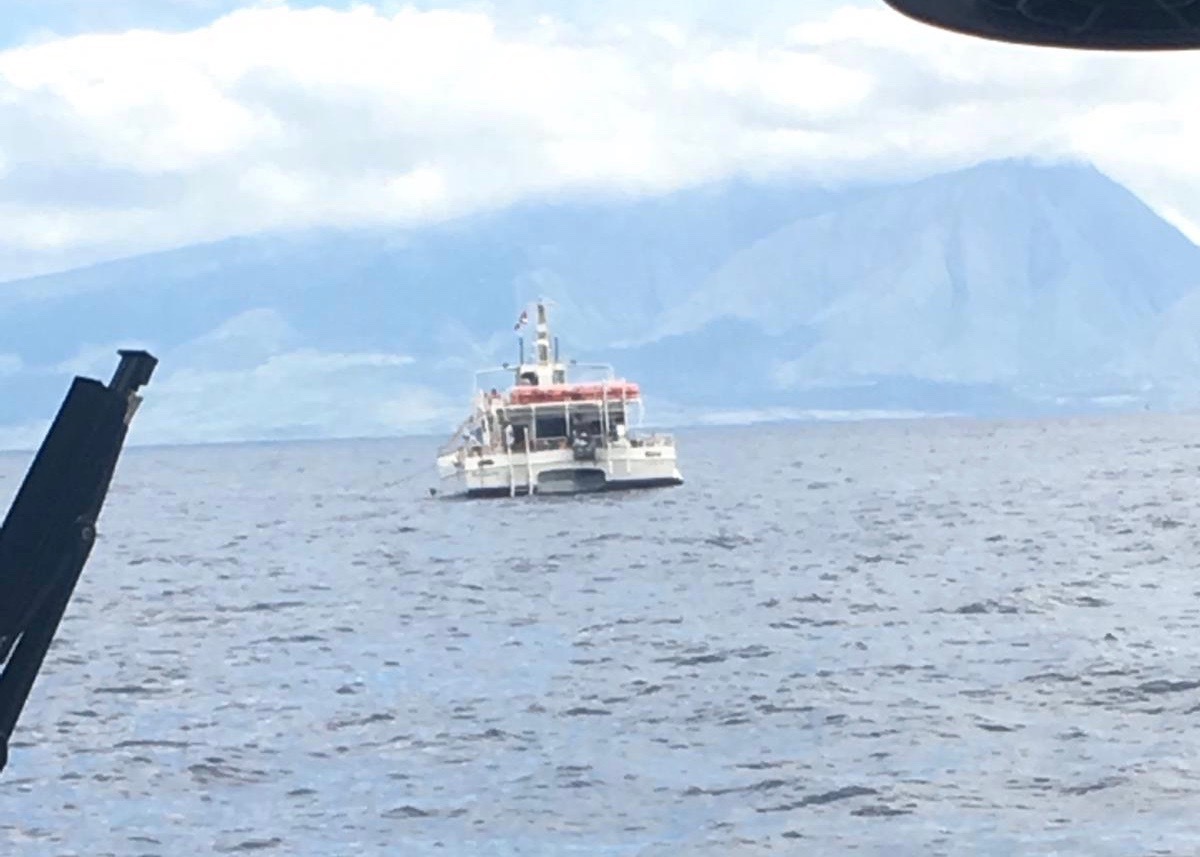 Coast Guard, good Samaritans respond to vessel taking on water off Lanai
