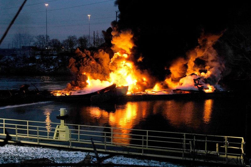chicago-2005-barge-explosion-800x532