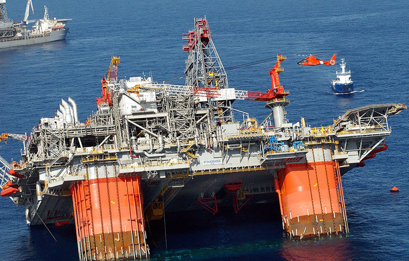 BP-Thunder_Horse-Listing-Hurricane-Dennis-USCG