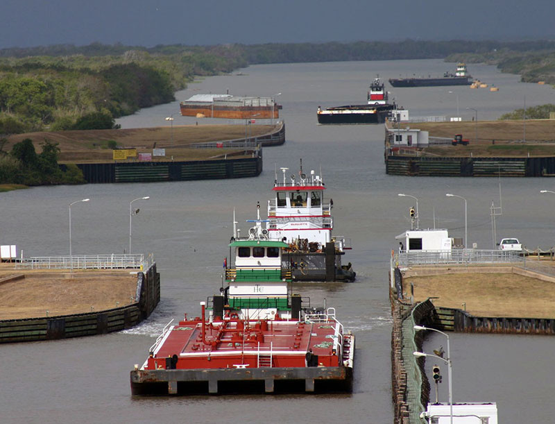 barge-tows-transit-co-river-locks-matagorda-tx_usace