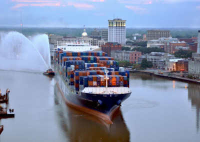 Early morning arrival of the CMA CGM Figaro, an 8,500 TEU cargo