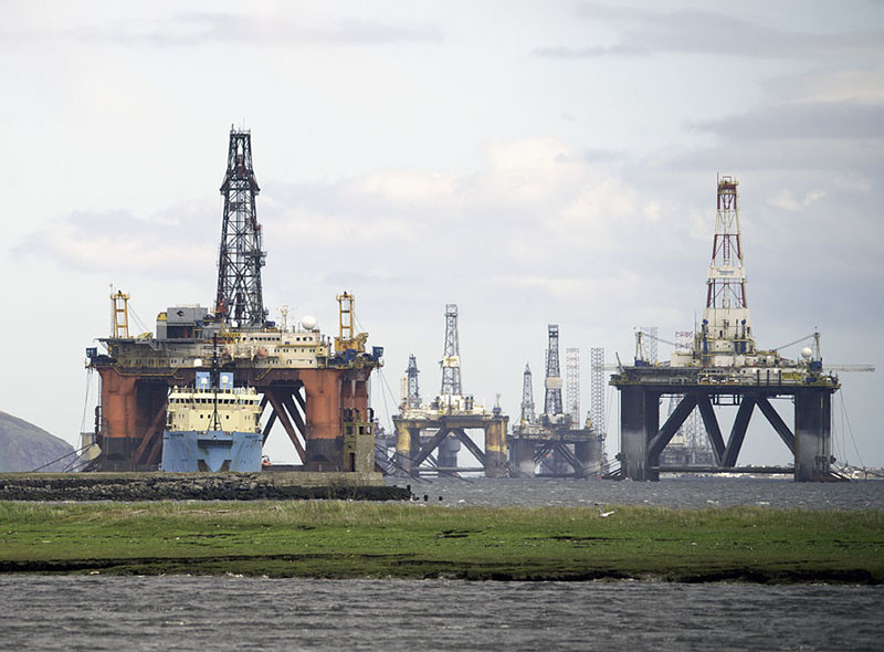 Idle-rigs-Scotland-CC-Michael-Elleray