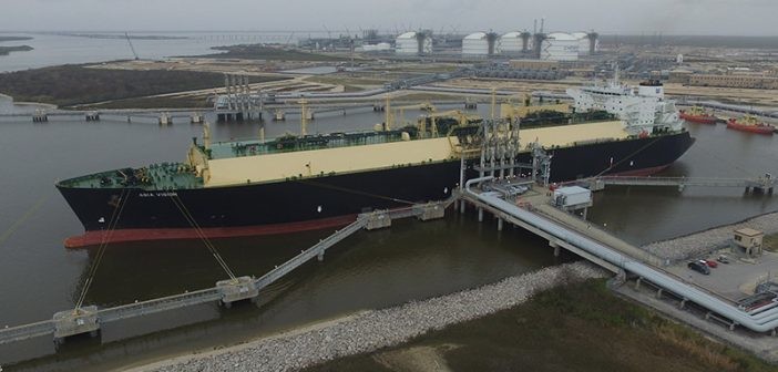 LNG_loading_sabine_pass_feb_2016_Cheniere-702x336