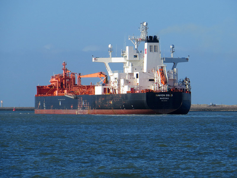 oil-tanker-navion-oslo-cc-roel-hemkes