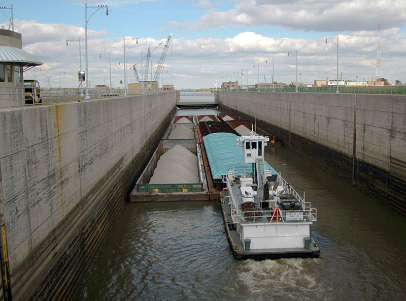 tow-locks27-miss-river-usace