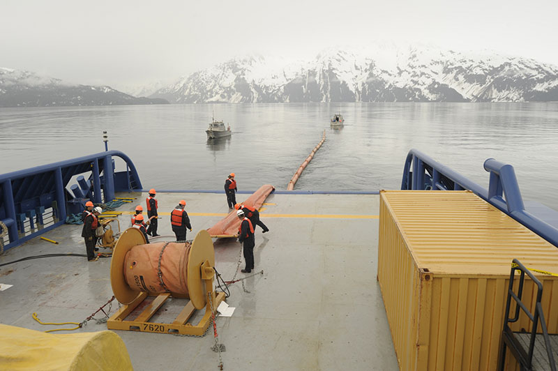 Oil-Spill-Response-Crew-Drill-2012-Shell