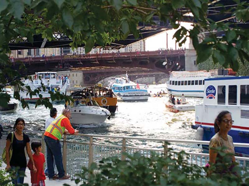 chicago_river_traffic_wendella_sightseeing