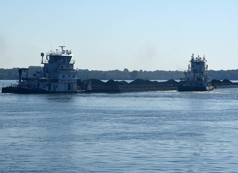 coal_barges_cumberland_river_usace