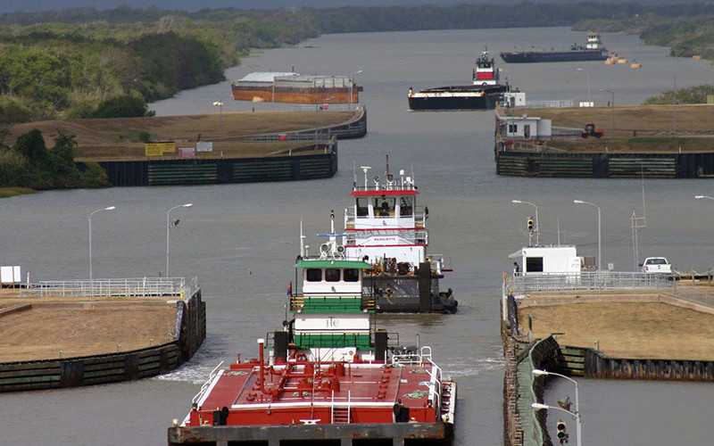 barge-tows-transit-co-river-locks-matagorda-tx_usace