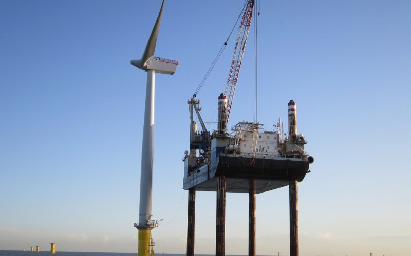 Installation einer Windturbine / Installing a wind turbine