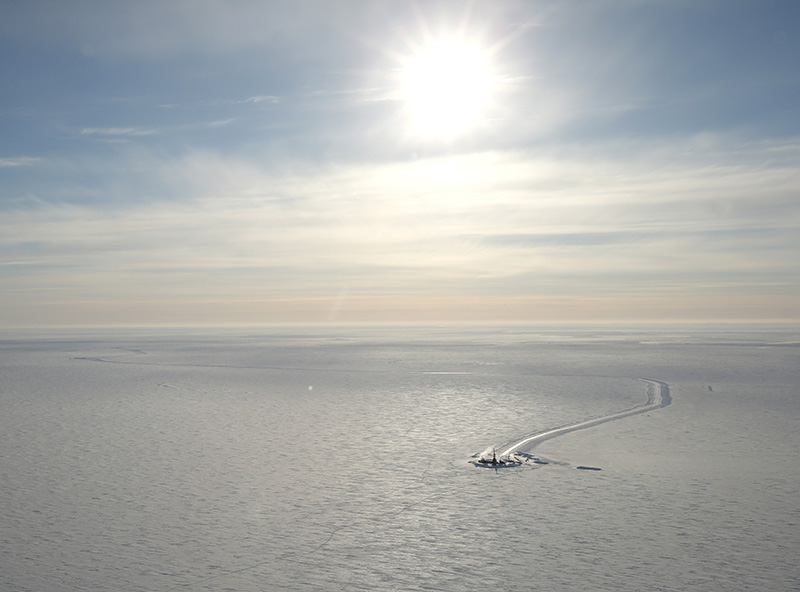 smith-bay-distant-rig-caelus-energy