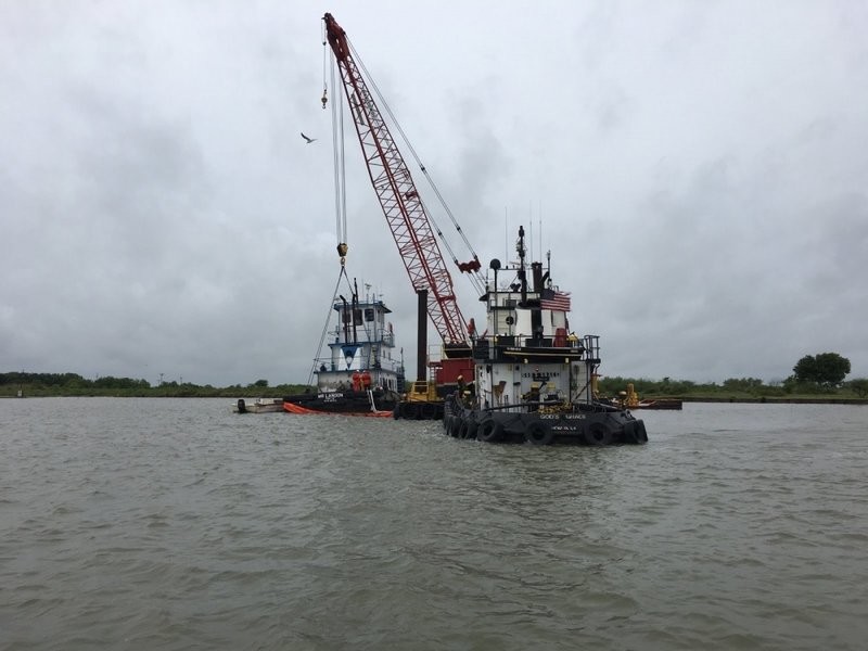 rsz_mr_landon_runs_aground